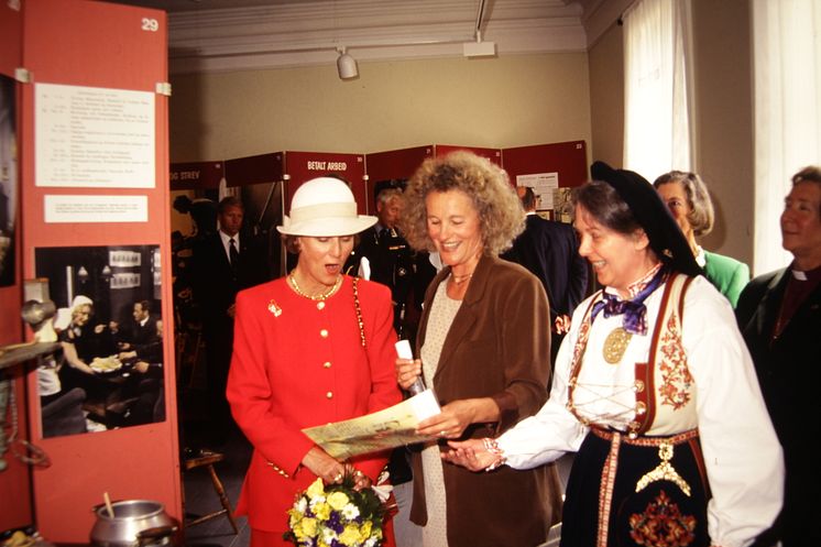 HKH Sonja under åpningen.JPG