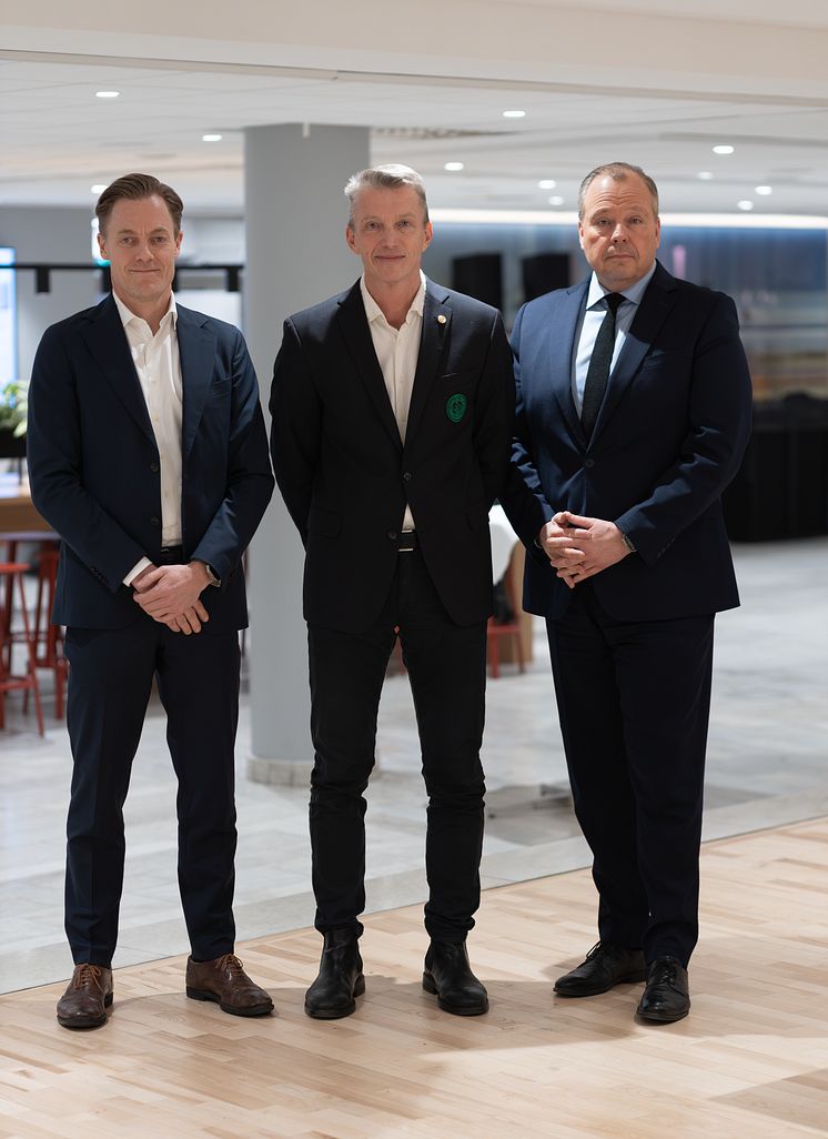 David Haak, vd, Agria, Kees de Jong, vd Svenska Kennelklubben samt Patrik Olsson, chef Agria i Sverige.tif