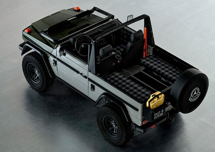 Konstverket Project G-Class Past II Future inspirerat av NIGO