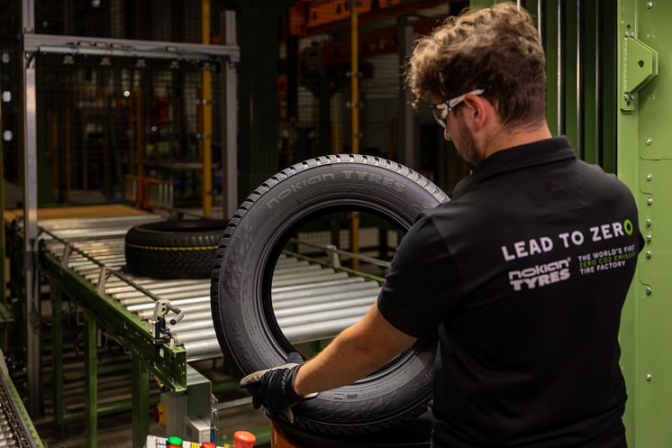 Nokian+Tyres+Romania+factory+tire+inspection+01.jpg