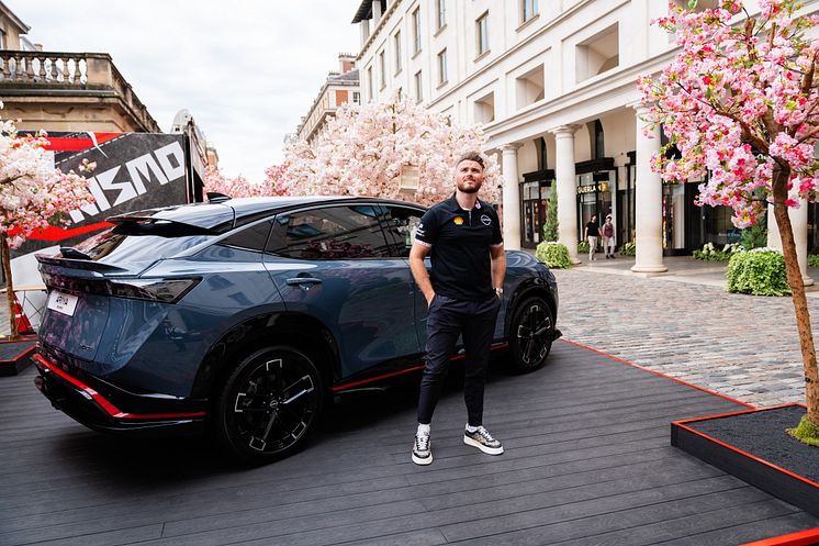 Oliver_Rowland_Ariya_Nismo_outside.jpg