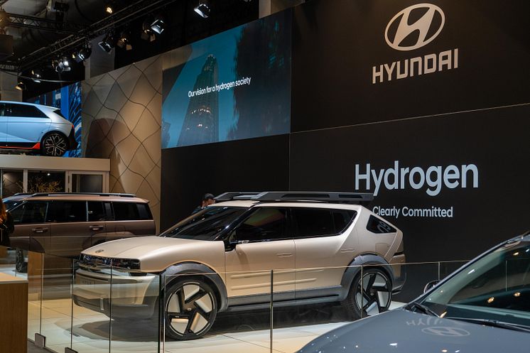 Hyundai_INITIUM.jpg