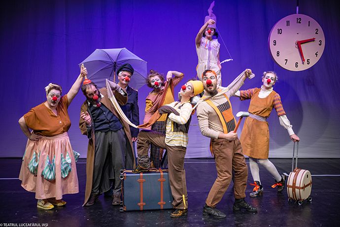 teatrul-luceafarul-iasi-premiera-statia-clovnilor-spectacol-non-verbal-papusi-2.jpg