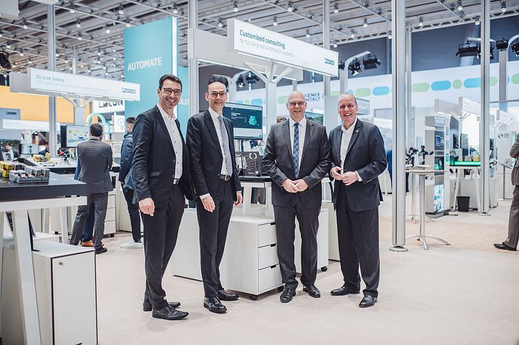 Strategic Technology Partnership Festo and Phoenix Contact_small.jpg