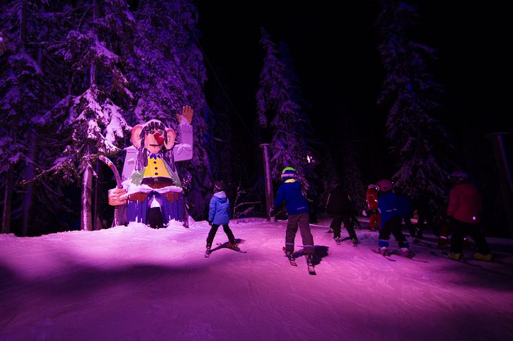 Sälen Hundfjället Trollskogen kväll entré.jpg