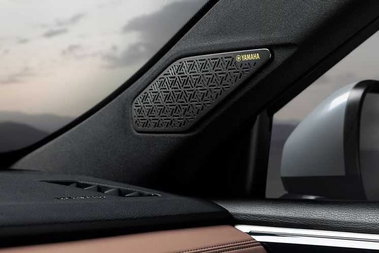 New Outlander PHEV_023L.jpg