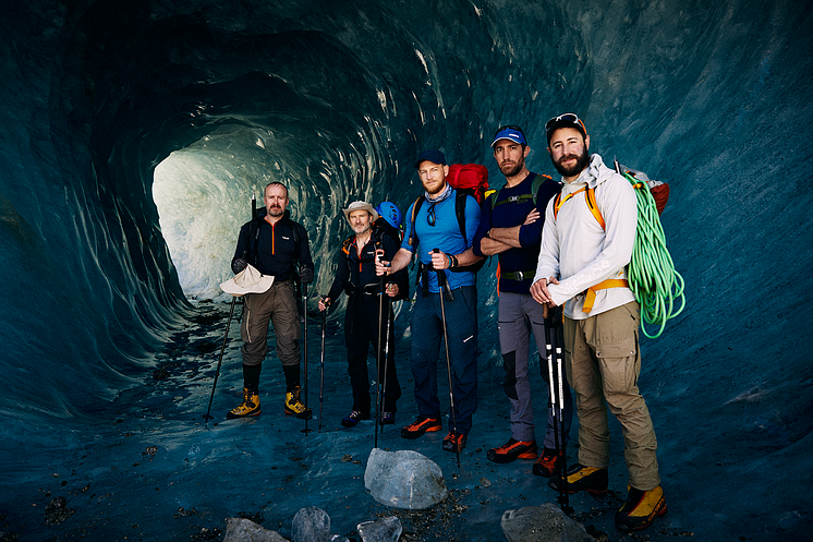 2022_07_08_FullTeam_Chamonix-Mer_De_Glace_Refuge_de_Leschaux-photo_Zoe-Salt.png
