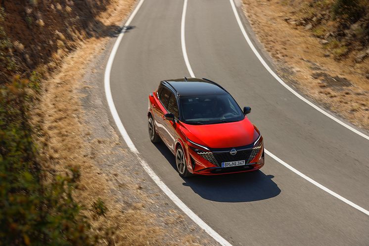 5. New refreshed Qashqai 2024 in fuji sunset color driving on the road in Faro, Portugal.jpg