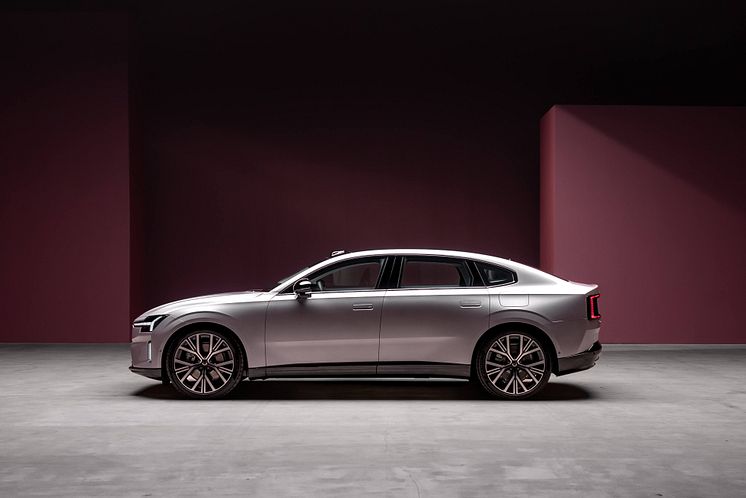 342396_Volvo_ES90_Exterior.jpg