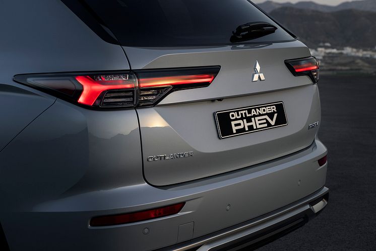 New Outlander PHEV_030L.jpg