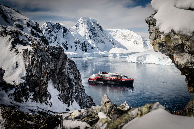 Orne-Harbour-Antarctica-HGR-152325- Photo_Oscar_Farrera.JPG