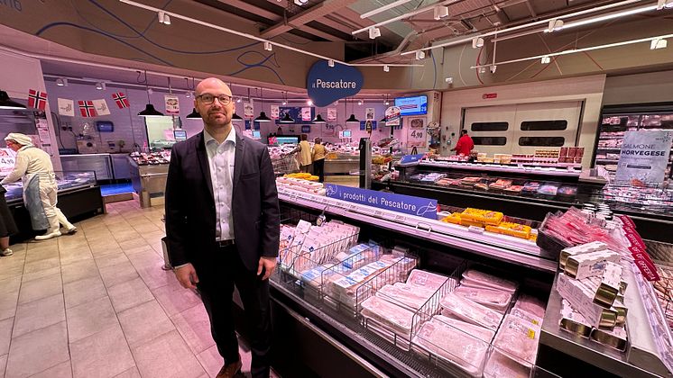 Sjømatutsending i Italia Tom Jørgen Gangsø i Italiensk fiskebutikk