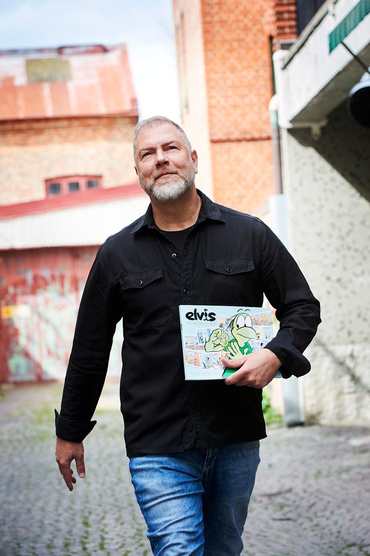 Tony Cronstam med nya boken Elvis en andra chans