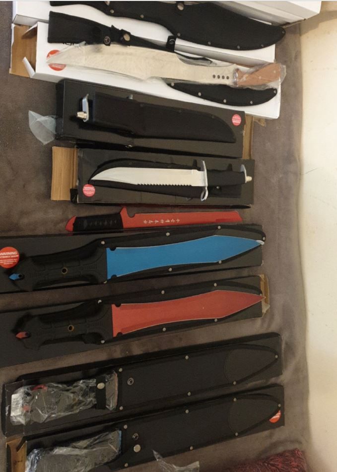 2505b - Image of 9 knives.JPG