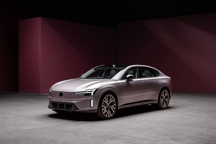 342395_Volvo_ES90_Exterior.jpg
