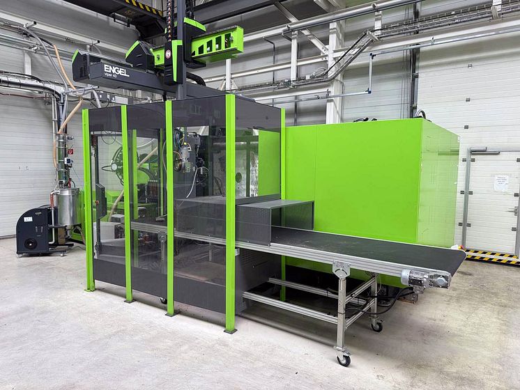 2 ENGEL Injection Moulding Machine.jpg