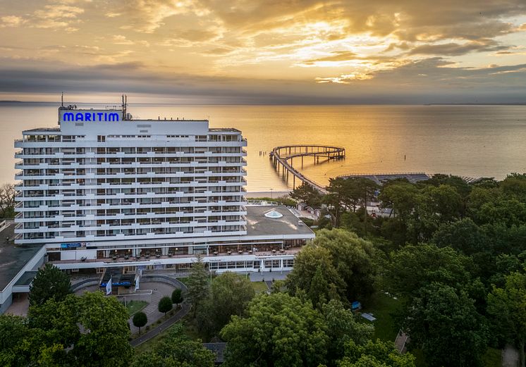 Blick auf die neue Seebrücke am Maritim Seehotel Timmendorfer Strand.jpg