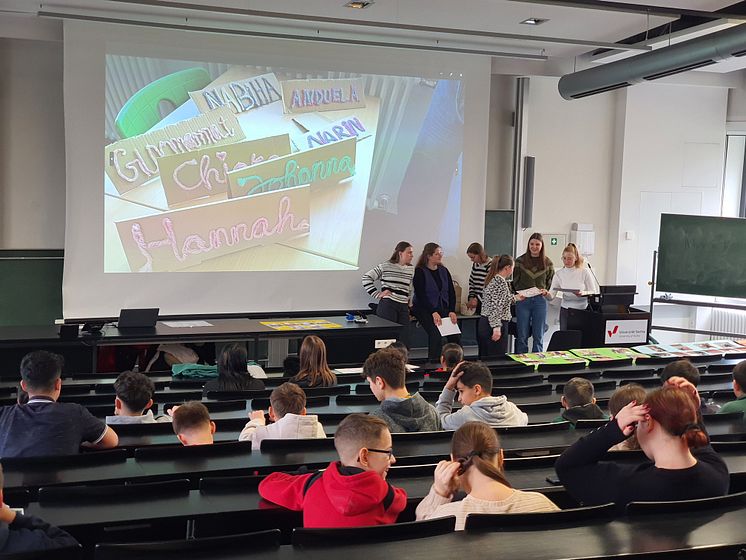 „Es war die beste Entscheidung“ | Studierende der Universität Vechta stärken durch gemeinsame Projekte Sprachkompetenzen bei GSO-Schüler*innen 