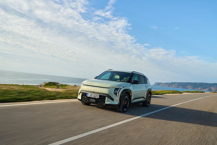 kia-ev3-gtline-aventurine-green-dynamic-hires-004.jpg