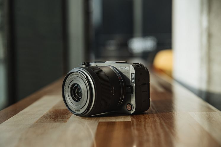 R50_Ambient_Camera_On_Wood_Surface_625281.jpg