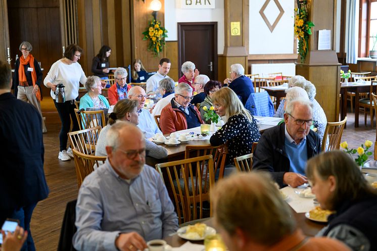 Ein Saal voller Geschichten | Erzählcafé der Kulturwissenschaften an der Universität Vechta zeigt zentrale Bedeutung in ländlichen Transformationsprozessen auf 