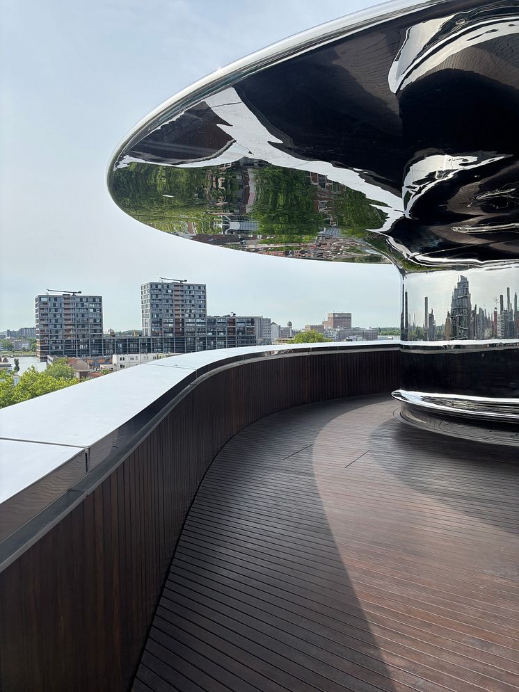 Kebony-Holztreppe im FENIX Museum: Nachhaltige Architektur, doppelte Helix, Design von MAD Architects in Rotterdam