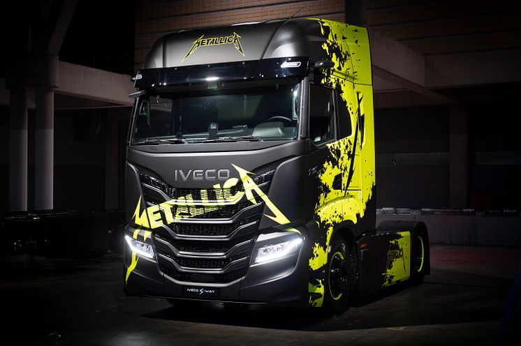 Bild 1 - IVECO åker på turné med Metallica.jpg