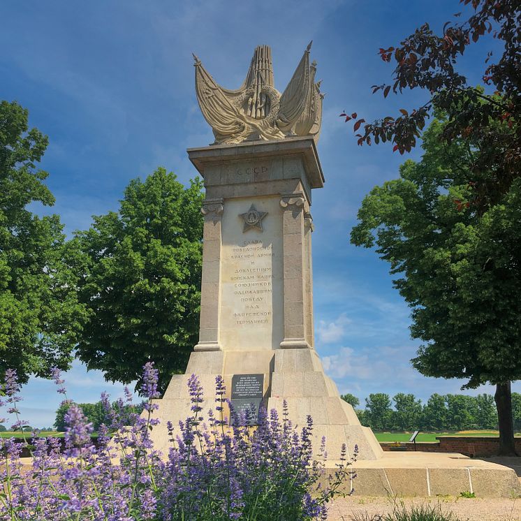 Torgau - Elbe Day: Denkmal der Begegnung