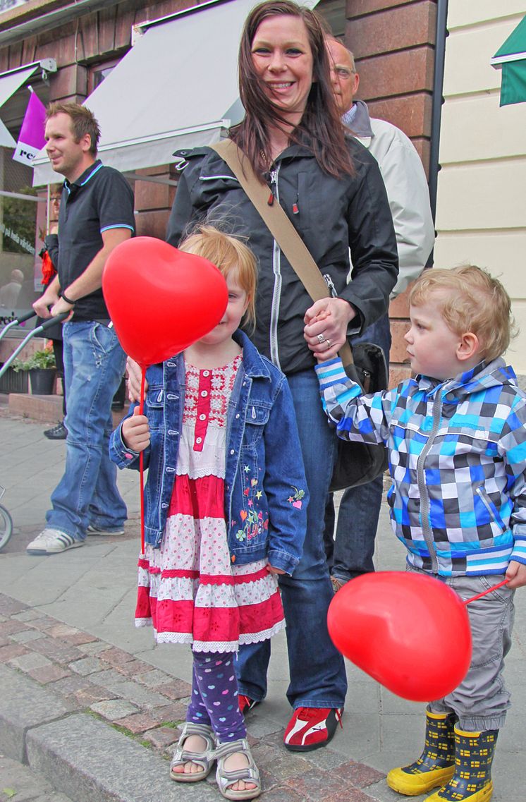 Ballongutdelning till barn Foto Dest Läckö-Kinnekulle.jpg