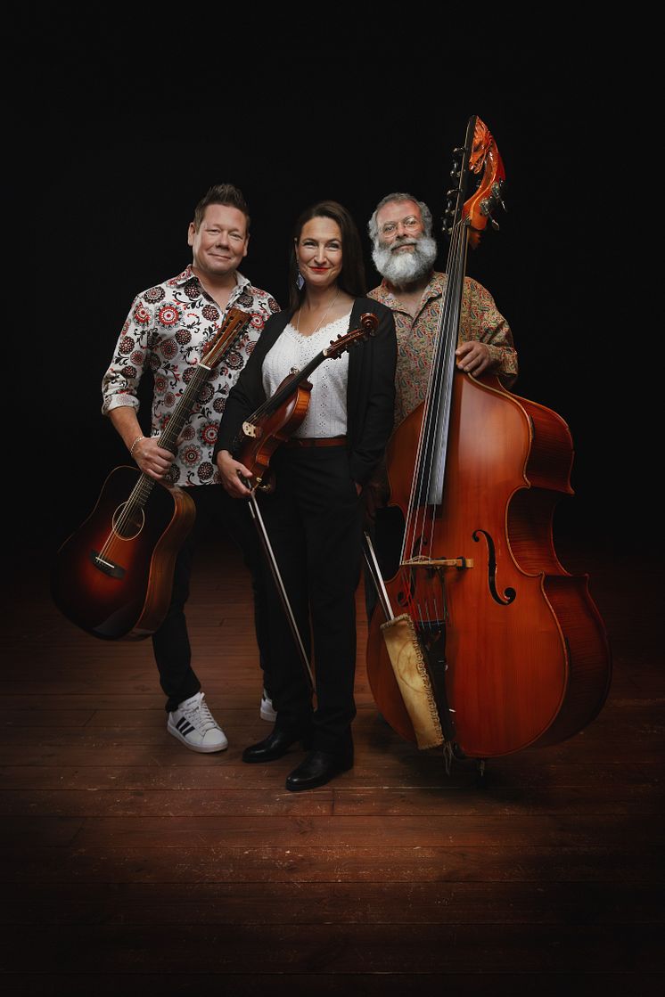 sessions_trio_22_april_2024_0019-Enhanced-NR_edit_01__high.jpg