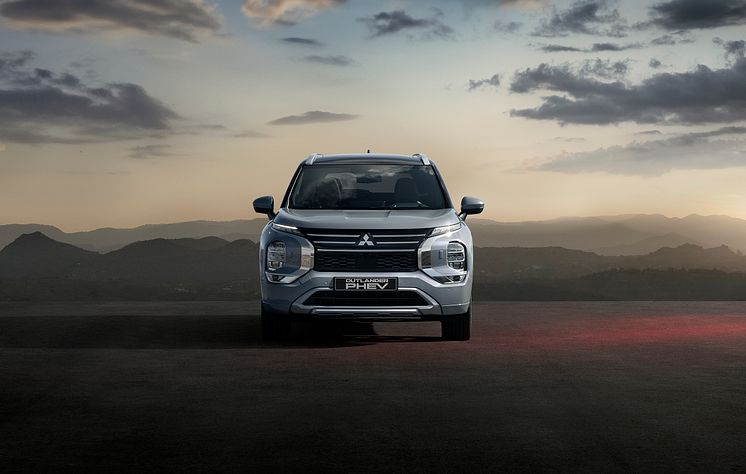 New Outlander PHEV_005L.jpg