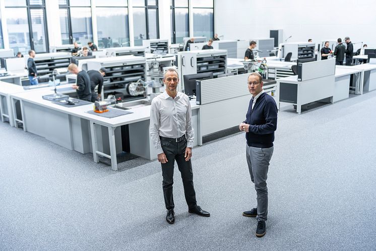 Adam Baker (left) and Stefan Dreyer (right) in one of the workshops for the combustion engine.jpg