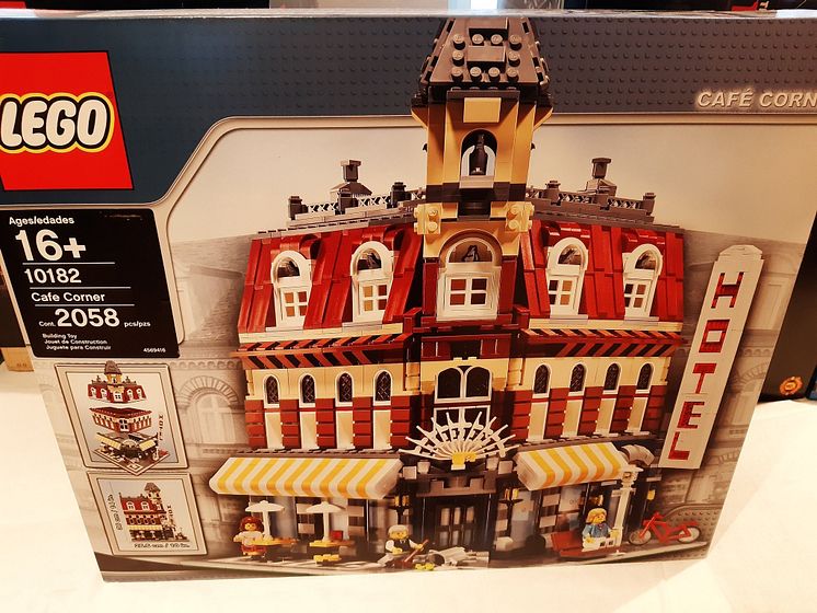 Lego Café Corner 10182 från 2007 (1).jpg
