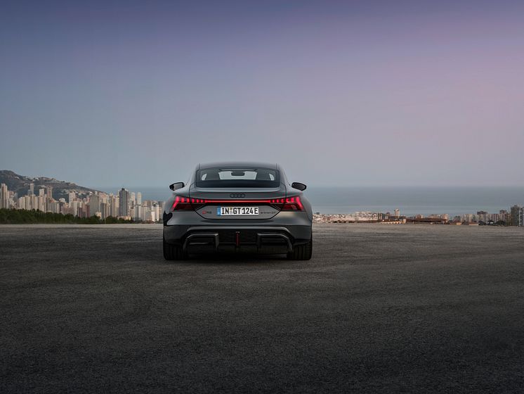 Audi RS e-tron GT (Nimbusgrå perleeffekt)