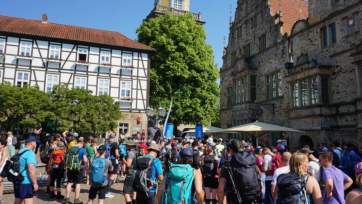 Megamarsch_Marktplatz Rinteln.JPG