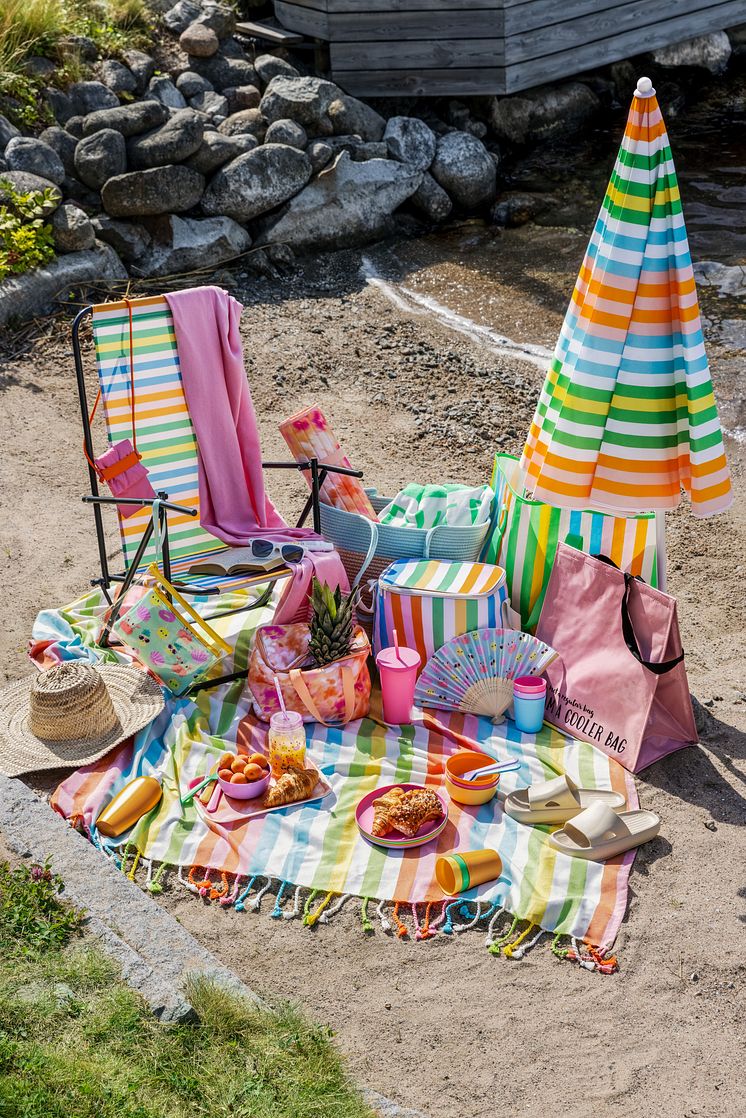 Rusta_2025_S2_at_the_beach_striped_theme-I.jpg