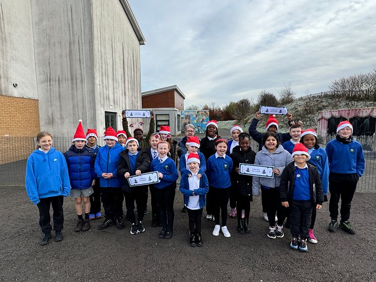 Saracen Primary children off to the pantomime