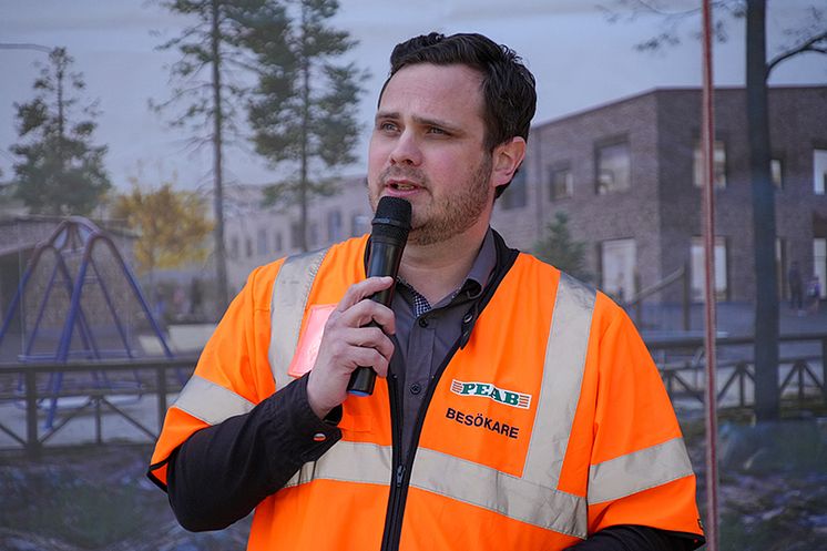 Dennis Ramberg vid Norra Hallsås skola april 2025