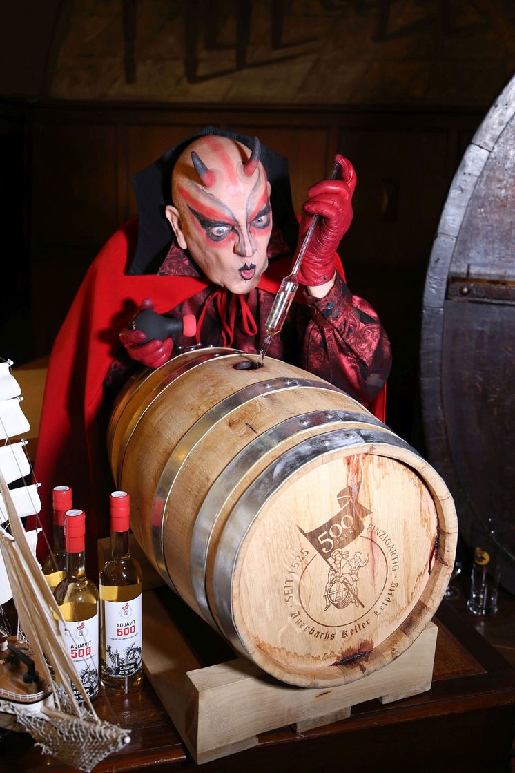 Auerbachs Keller - Mephisto mit dem Jubiläums "Aquavit 500"