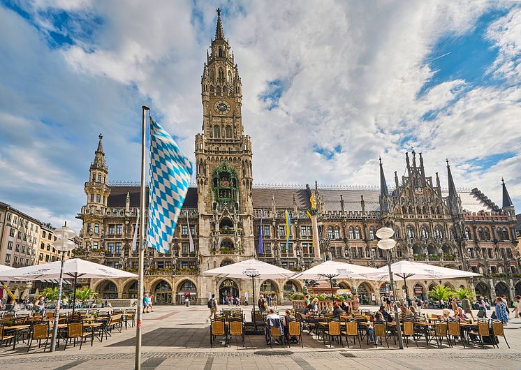 München_Rathaus_mit_Glockenspiel_am_Marienplatz.jpg