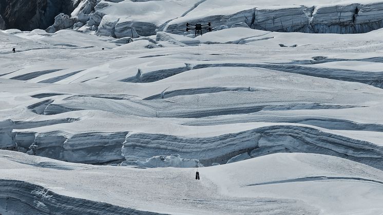 DJI FlyCart 30-Across the icefall 5.jpg