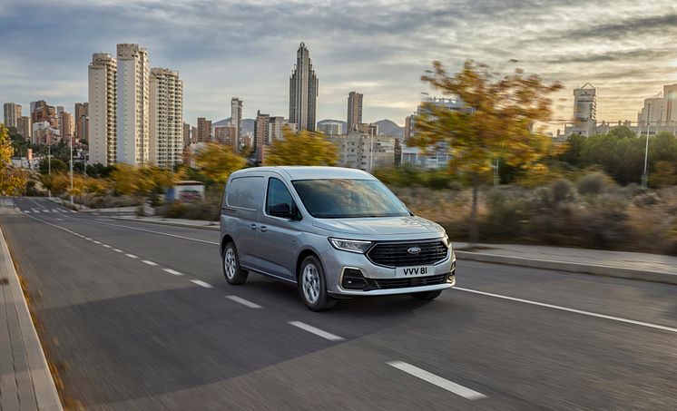 TRANSIT_CONNECT_PHEV_SWB_DYNAMIC_01.jpg