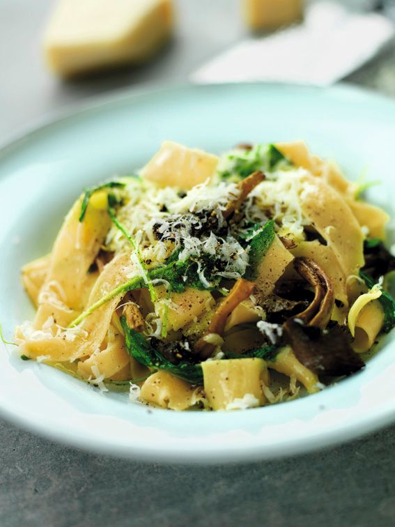 Pappardelle med kantareller, tryffelolja och parmesan