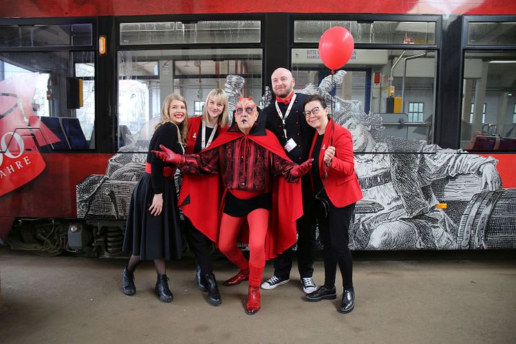 Auerbachs Keller - Jubiläumsstraßenbahn - Auerbachs Keller-Team und Mephisto