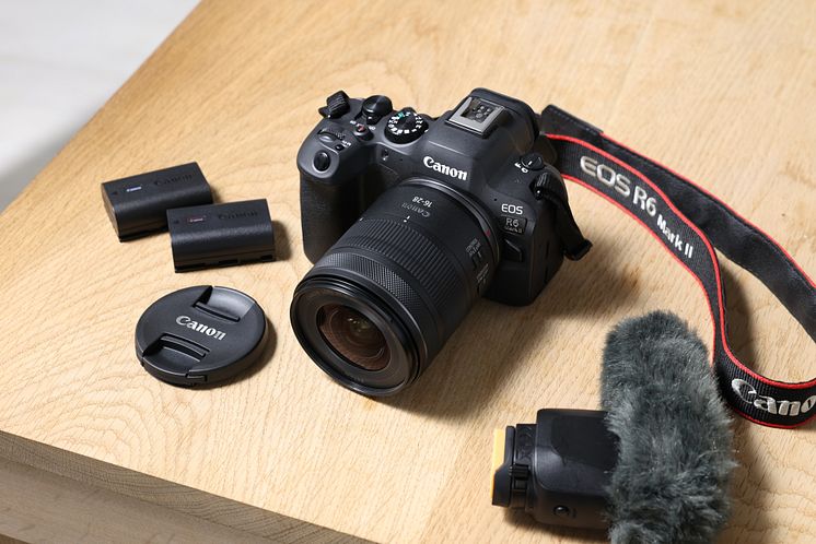 RF 16–28MM F2.8 IS STM_EOS R6 Mark II_Accessories_R5_B2737_Ambient.jpg
