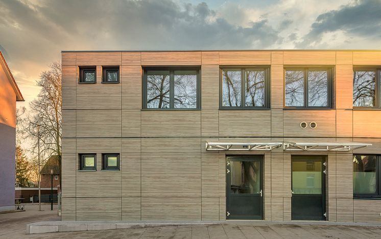 Adapteo_2023_Schule_Sarstedt_Außennansicht-5.jpg