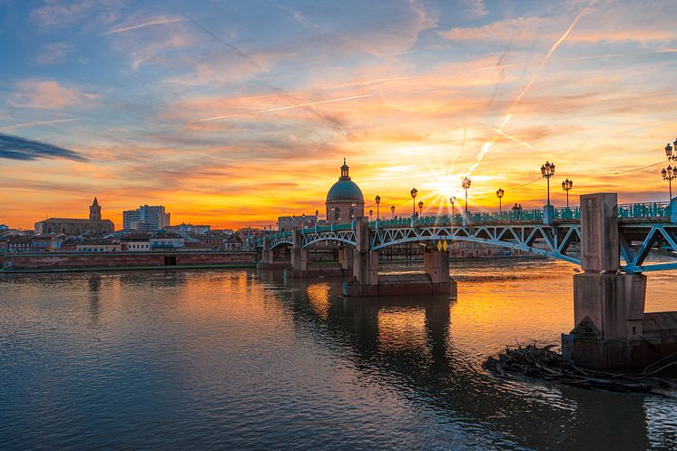 France-Toulouse-Garonne-river-1194747022-full.jpg