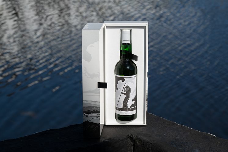 Laphroaig33yoStrongCharacter_BottleInsideBox.jpg