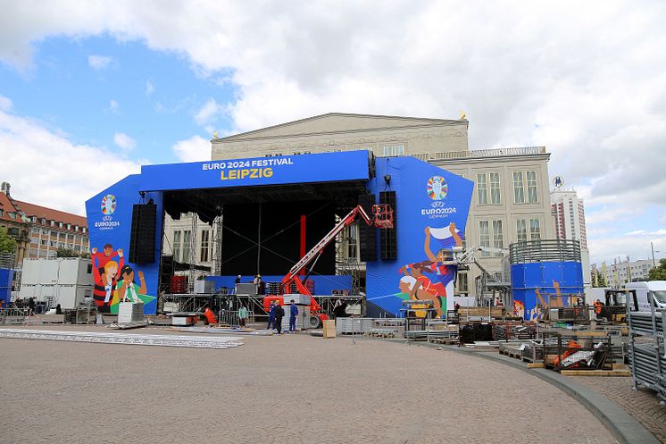 Fan Zone Augustusplatz - Aufbau der Hauptbühne