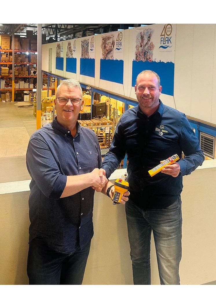 From left - Kjetil Flak, Owner of Flak AS, with Kris Nieuwenhuis, North European Markets Manager for Ocean Signal.jpg